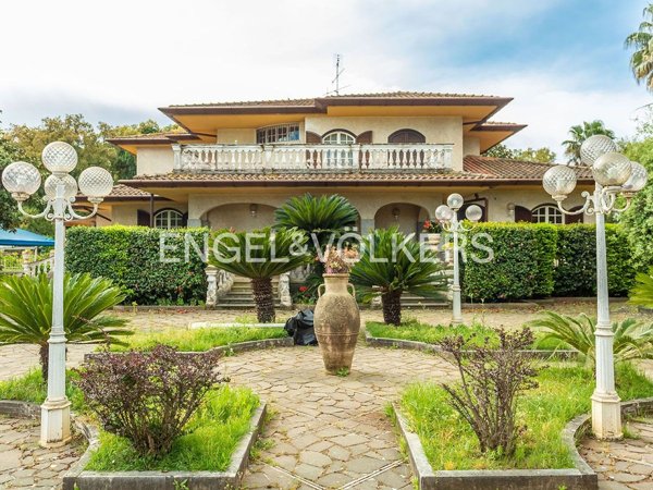 casa indipendente in vendita a Cisterna di Latina