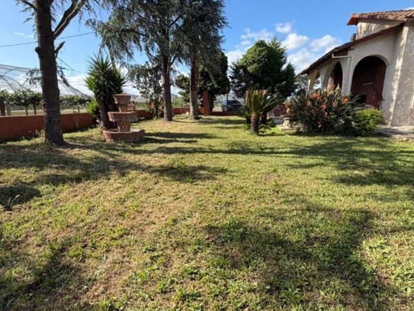 casa indipendente in vendita a Cisterna di Latina