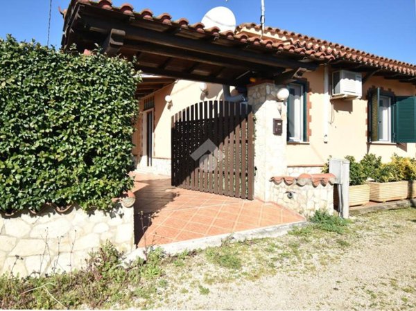 casa indipendente in vendita a Cisterna di Latina