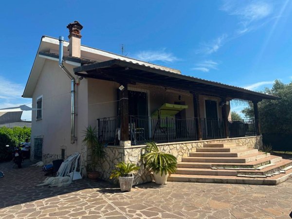 casa indipendente in vendita a Cisterna di Latina