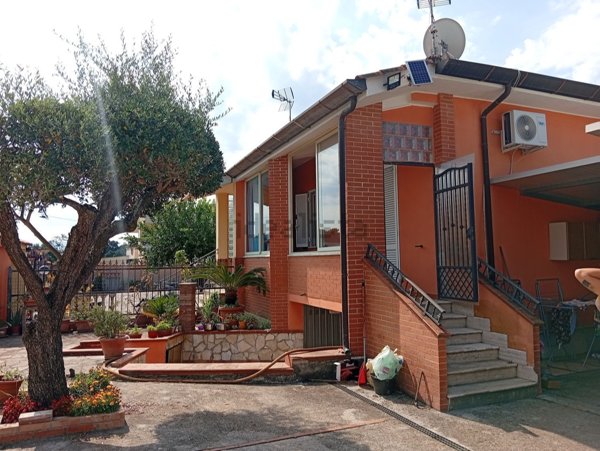 casa indipendente in vendita a Cisterna di Latina