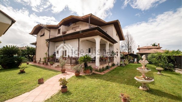 casa indipendente in vendita a Cisterna di Latina