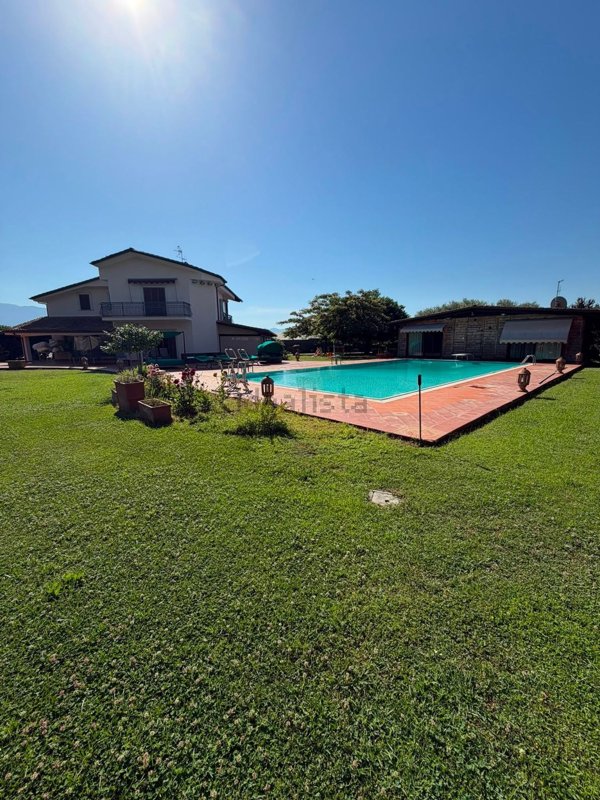 casa indipendente in vendita a Cisterna di Latina