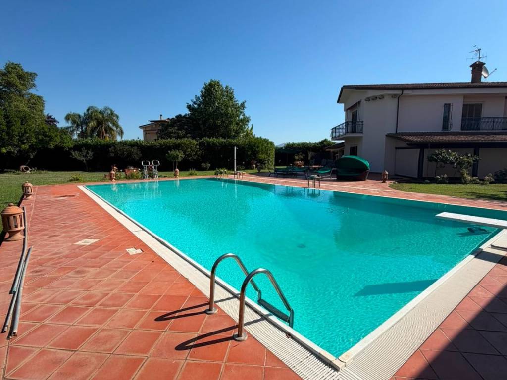 casa indipendente in vendita a Cisterna di Latina