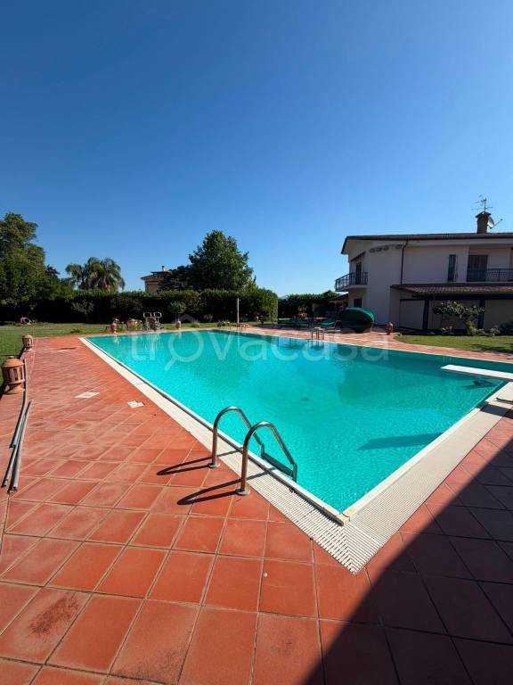 casa indipendente in vendita a Cisterna di Latina