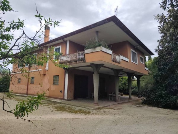 casa indipendente in vendita a Cisterna di Latina in zona Castel Ginnetti