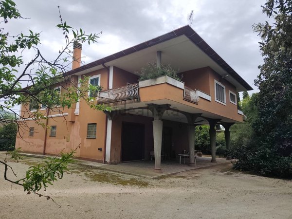 casa indipendente in vendita a Cisterna di Latina