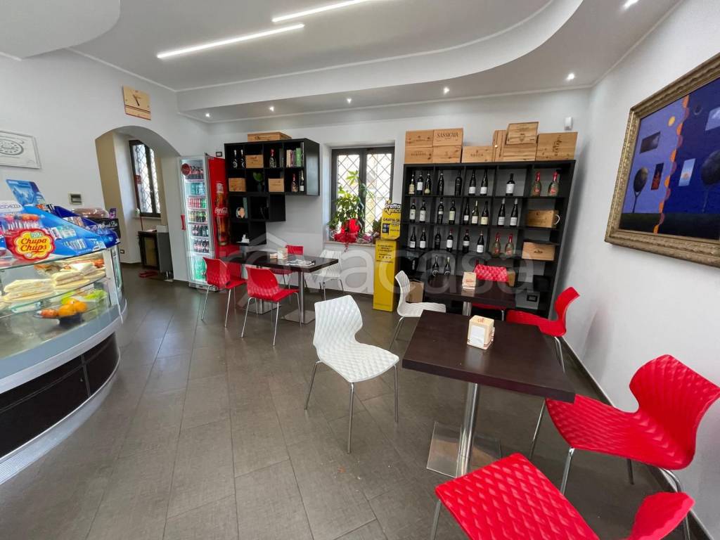 negozio in vendita a Cisterna di Latina in zona Borgo Flora