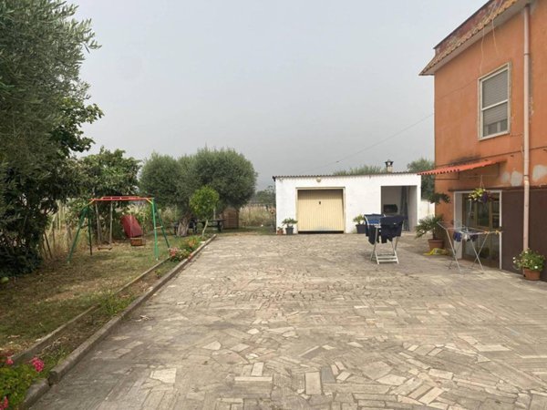 casa indipendente in vendita a Cisterna di Latina