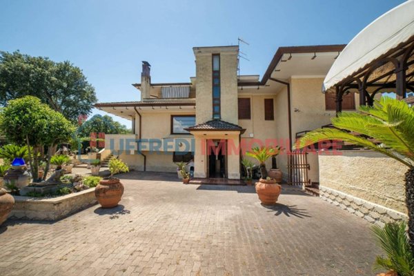 casa indipendente in vendita a Cisterna di Latina