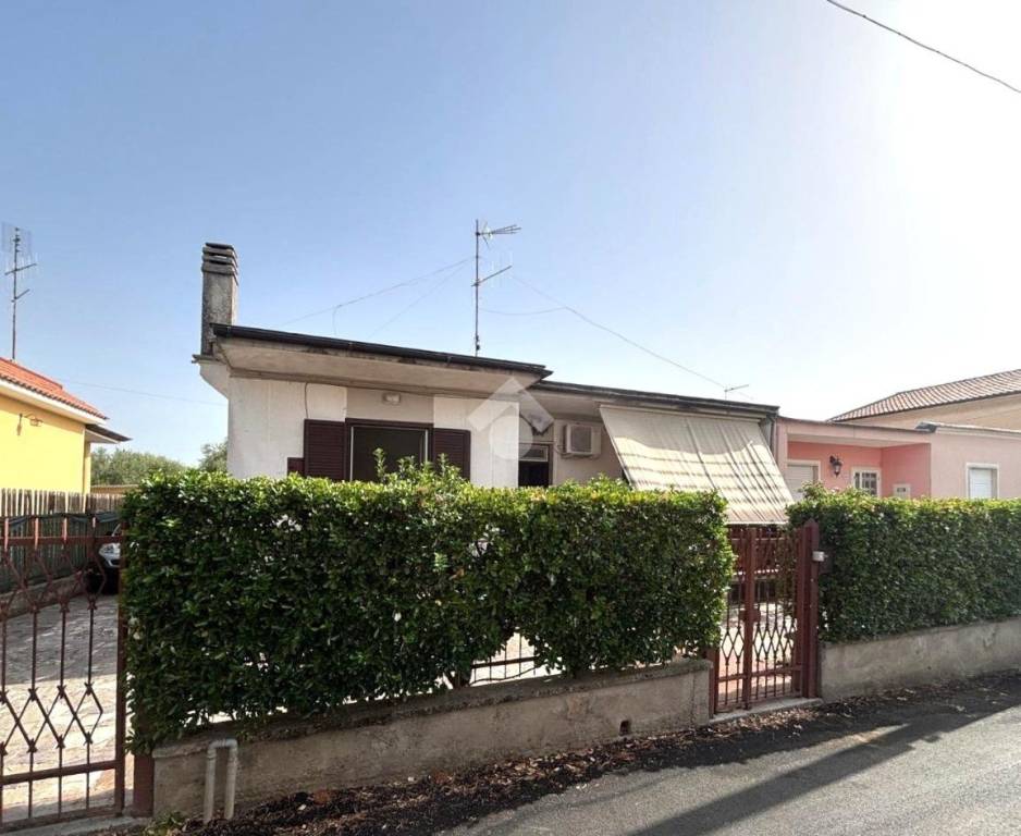 casa indipendente in vendita a Cisterna di Latina