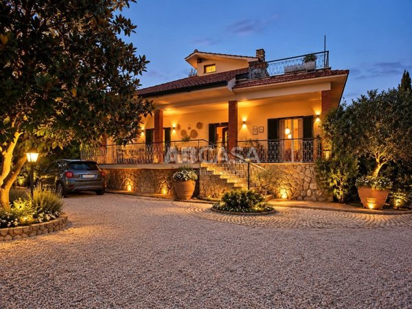 casa indipendente in vendita a Cisterna di Latina in zona Olmobello