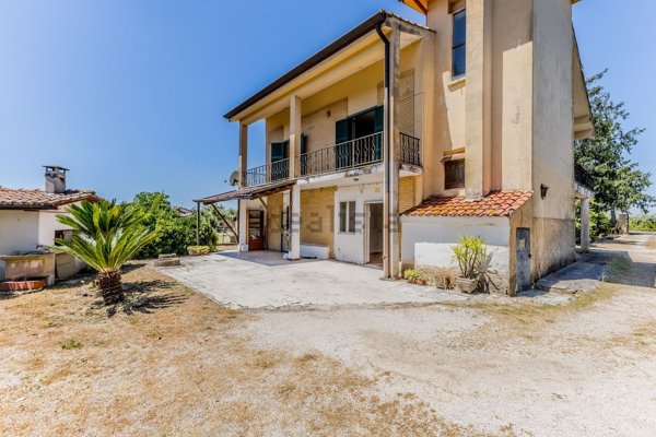 casa indipendente in vendita a Cisterna di Latina