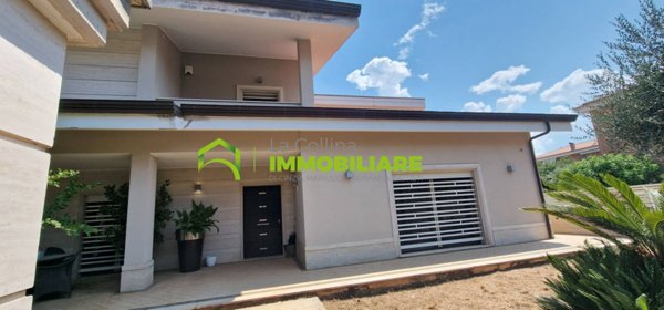 casa indipendente in vendita a Cisterna di Latina