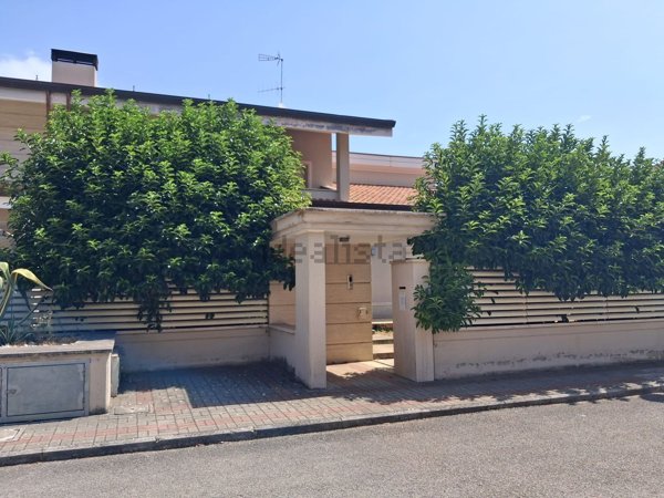 casa indipendente in vendita a Cisterna di Latina