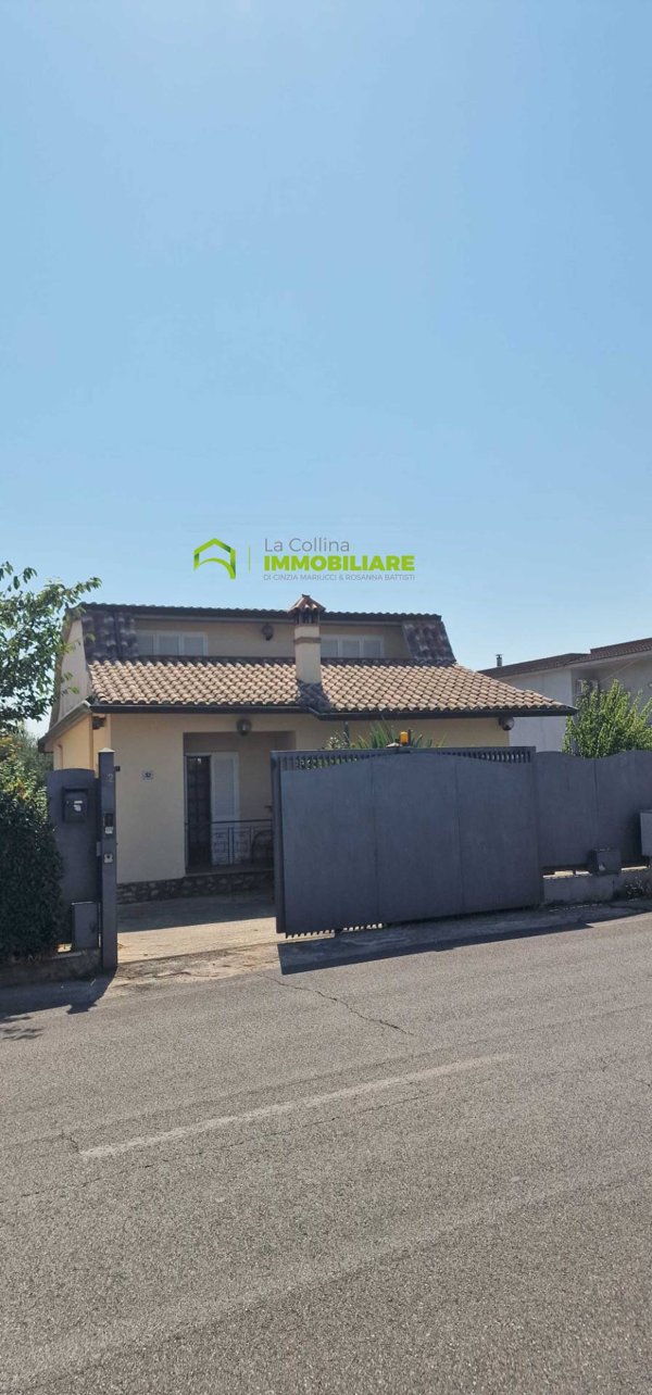 casa indipendente in vendita a Cisterna di Latina