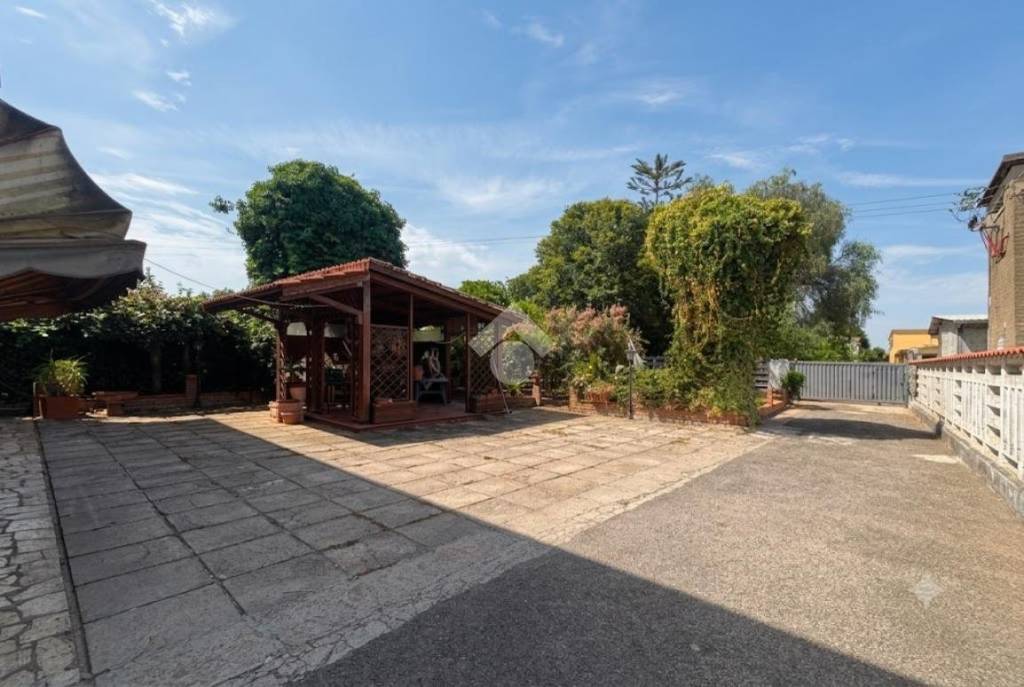 casa indipendente in vendita a Cisterna di Latina