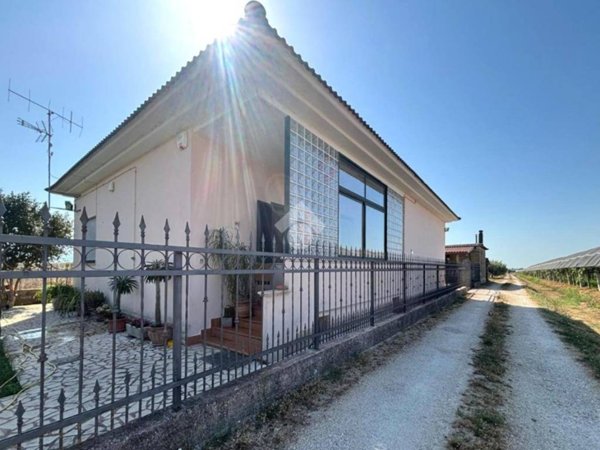 casa indipendente in vendita a Cisterna di Latina in zona Olmobello