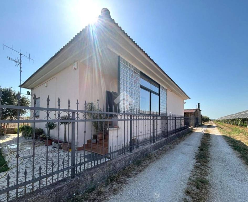 casa indipendente in vendita a Cisterna di Latina