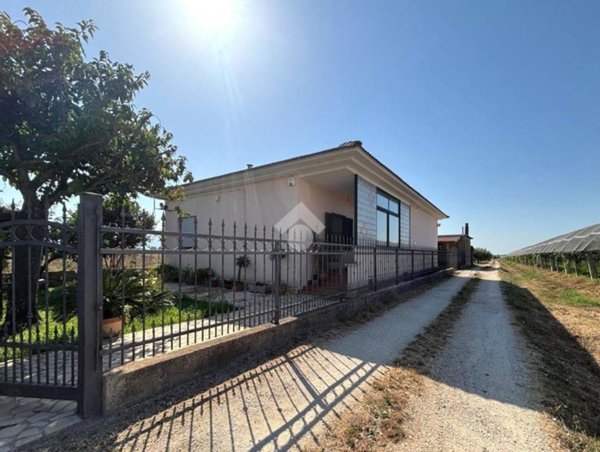 casa indipendente in vendita a Cisterna di Latina