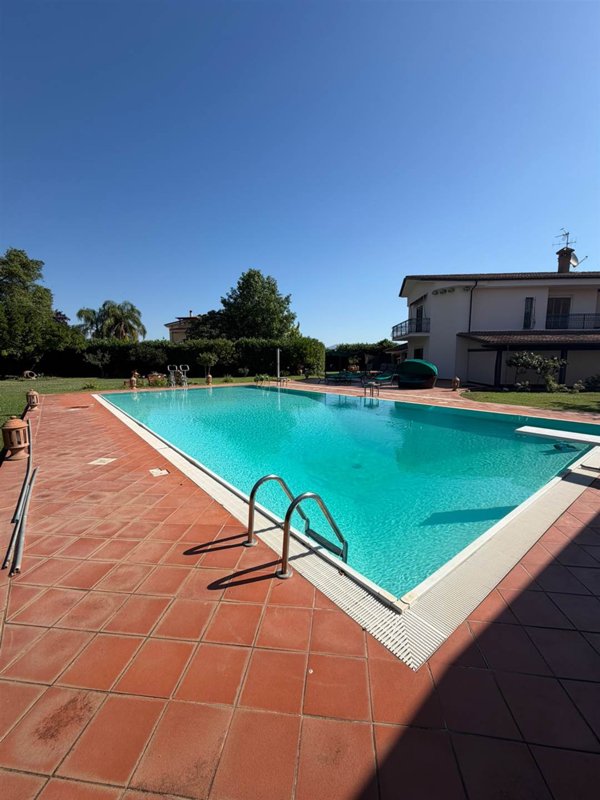 casa indipendente in vendita a Cisterna di Latina