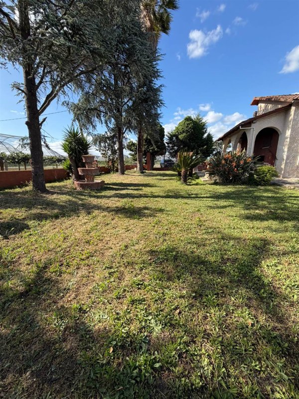 casa indipendente in vendita a Cisterna di Latina