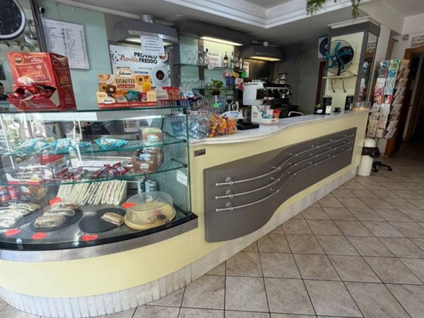 negozio in vendita a Cisterna di Latina