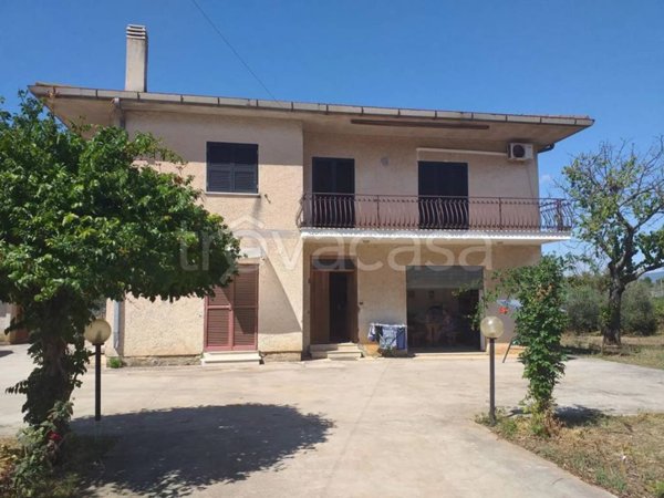 casa indipendente in vendita a Cisterna di Latina