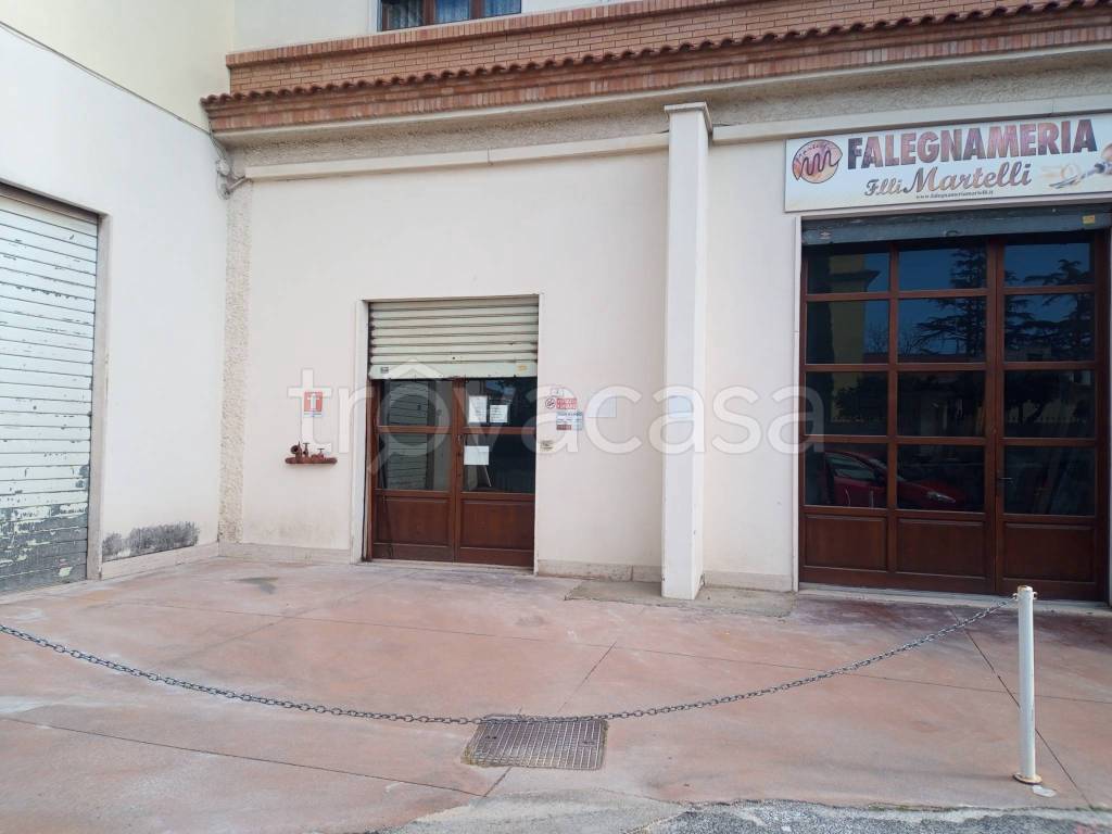 locale commerciale in vendita a Cisterna di Latina