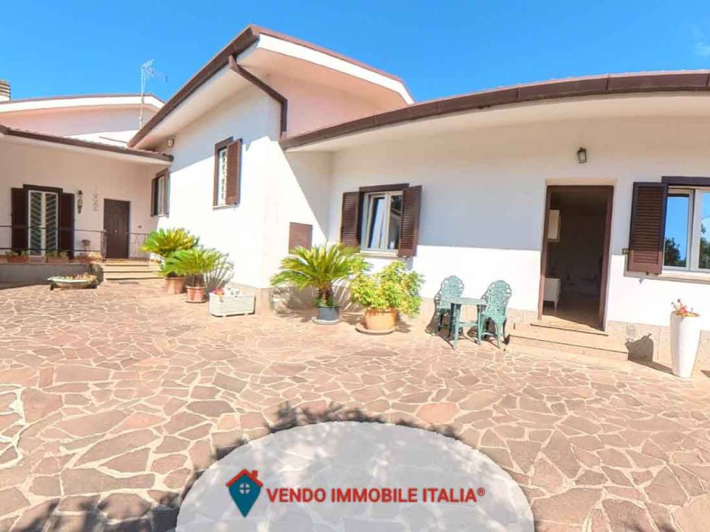 casa indipendente in vendita a Cisterna di Latina