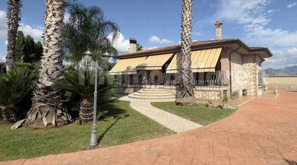 casa indipendente in vendita a Cisterna di Latina in zona Olmobello
