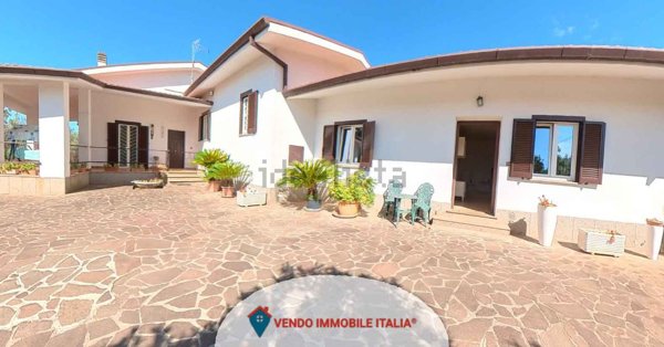 casa indipendente in vendita a Cisterna di Latina