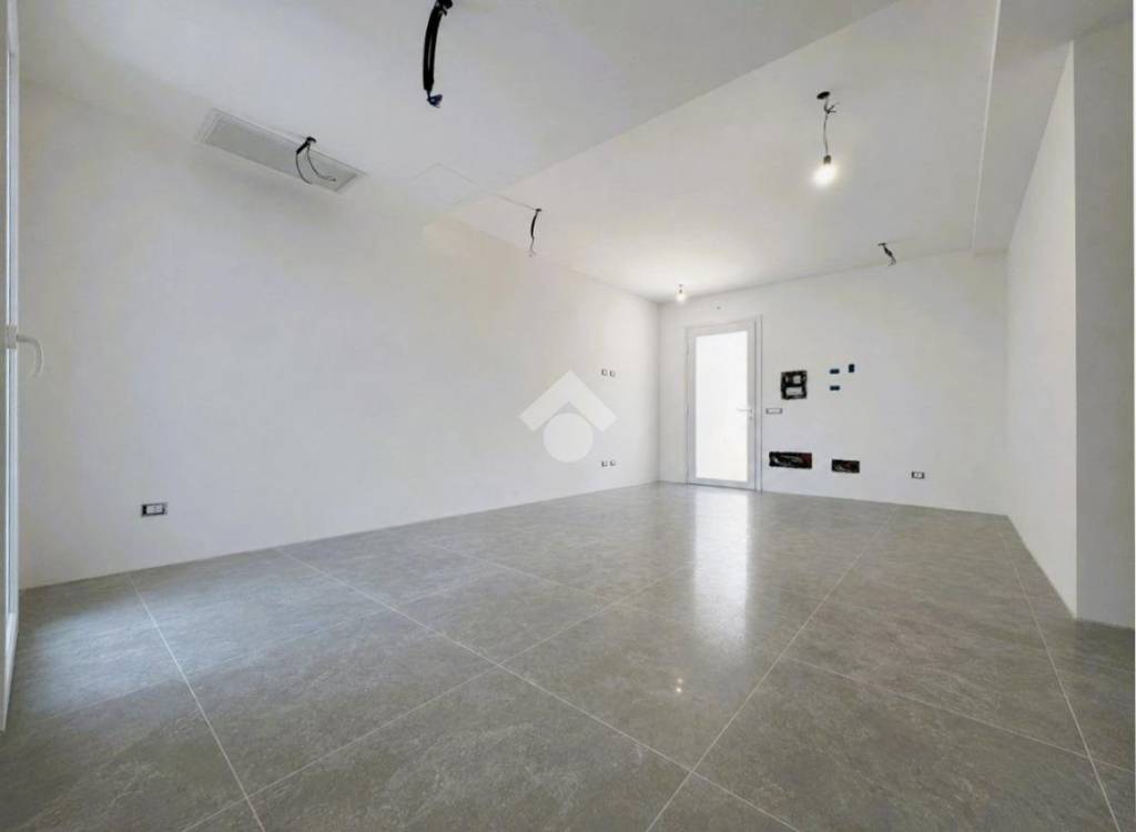 casa indipendente in vendita a Cisterna di Latina