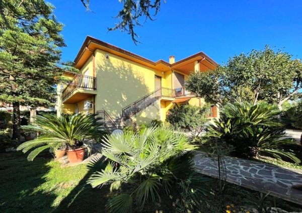 casa indipendente in vendita a Cisterna di Latina