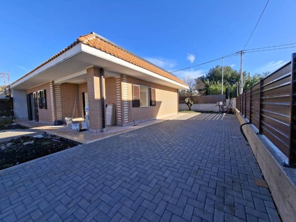 casa indipendente in vendita a Cisterna di Latina