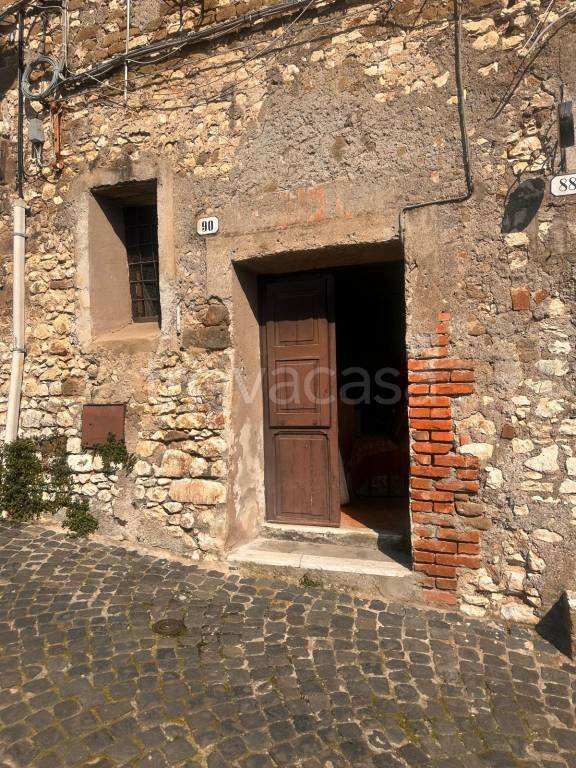 locale di sgombero in vendita a Cori