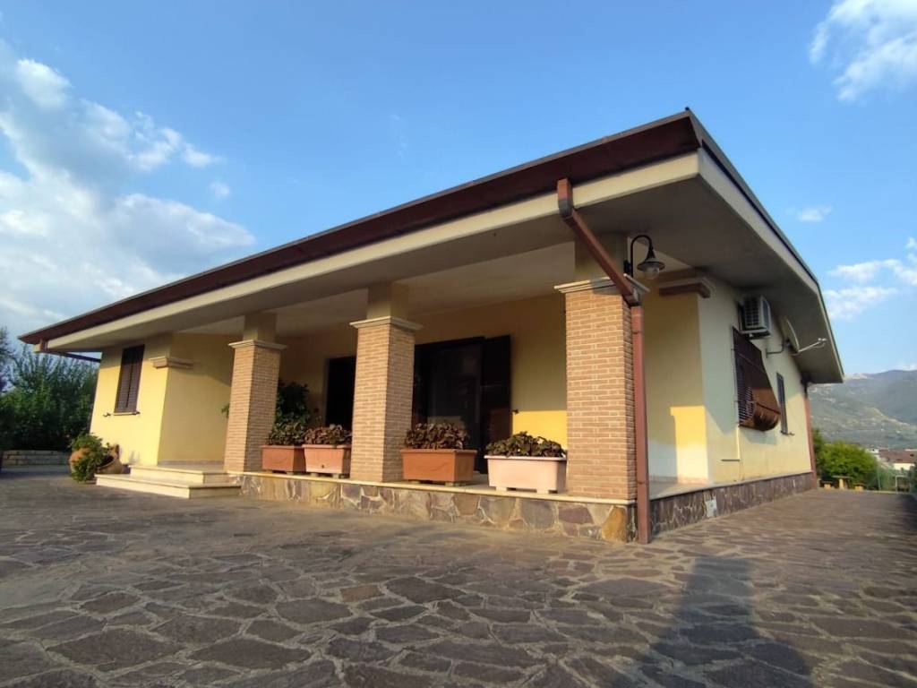 casa indipendente in vendita a Cori in zona Giulianello