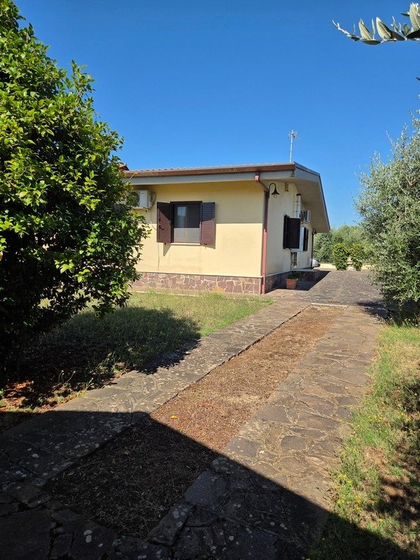 casa indipendente in vendita a Cori in zona Giulianello
