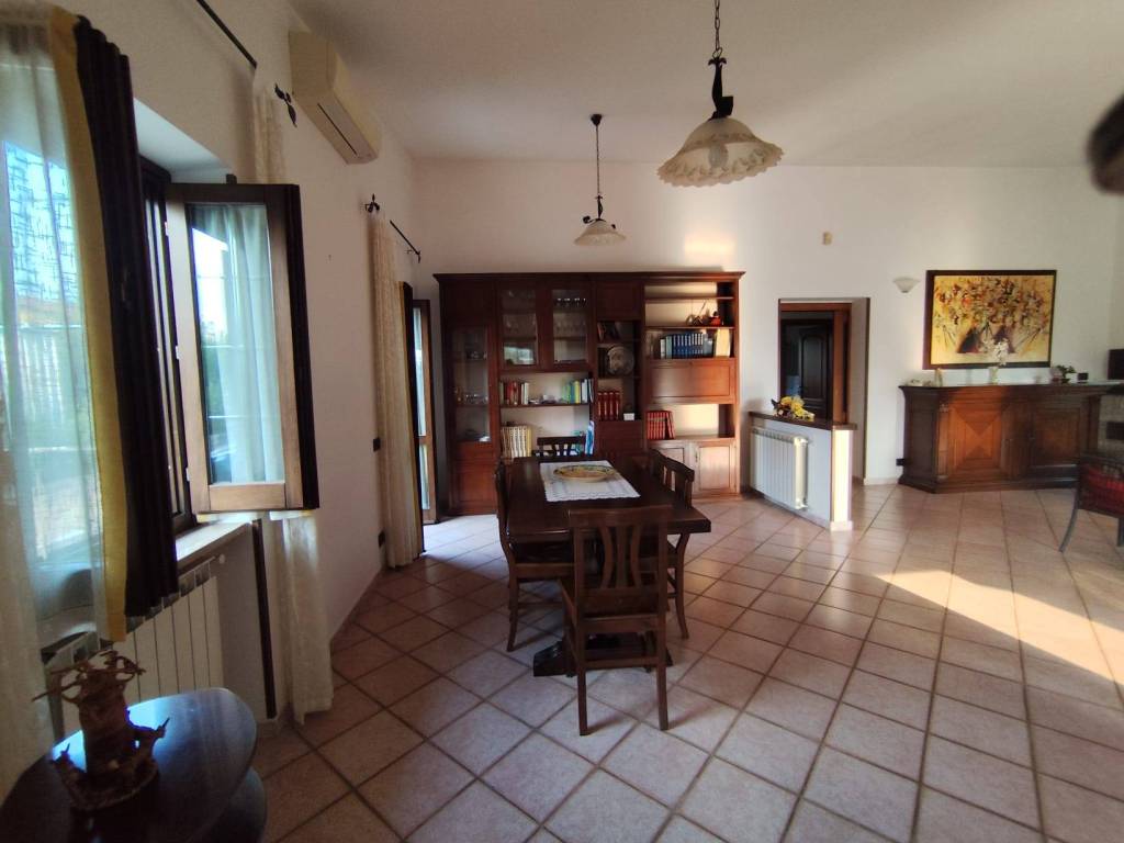 casa indipendente in vendita a Cori in zona Giulianello