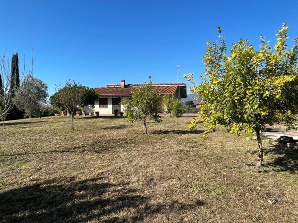casa indipendente in vendita a Cori in zona Giulianello