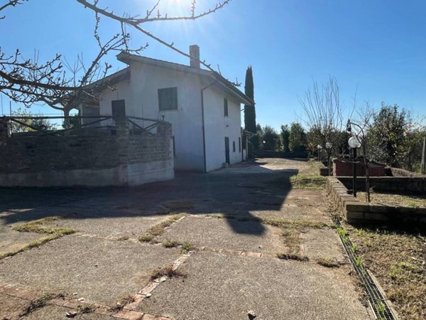 casa indipendente in vendita a Cori in zona Giulianello