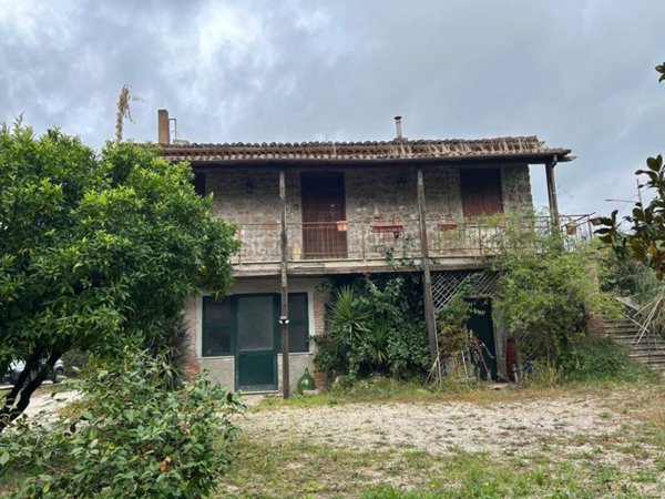 casa indipendente in vendita a Cori in zona Giulianello