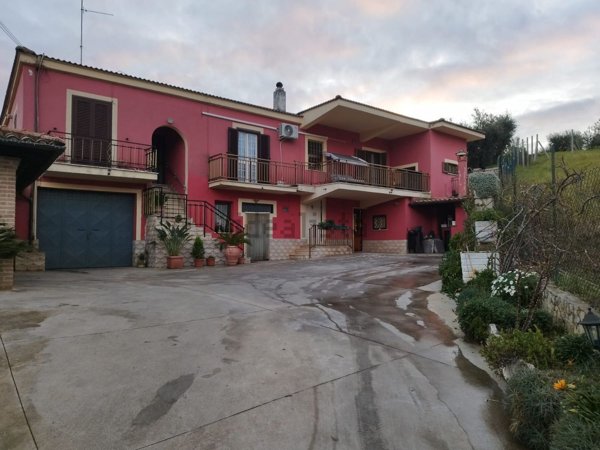 casa indipendente in vendita a Cori