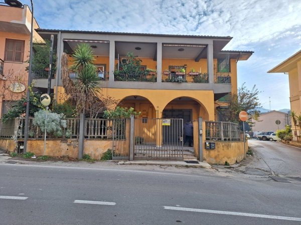 locale commerciale in vendita a Cori in zona Giulianello