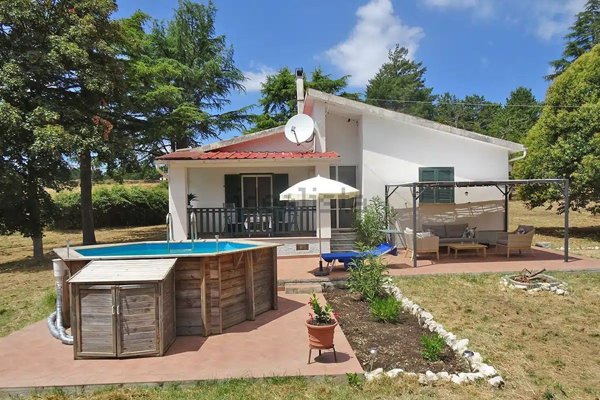 casa indipendente in vendita a Cori in zona Giulianello