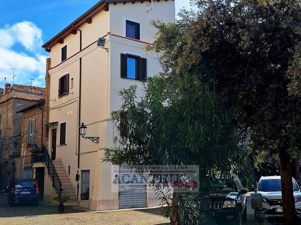 casa indipendente in vendita a Cori