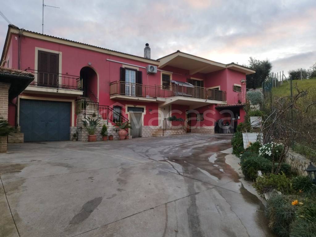 casa indipendente in vendita a Cori in zona Giulianello