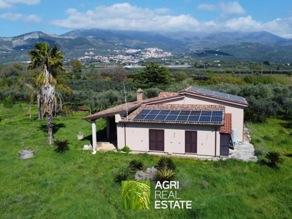 casa indipendente in vendita a Cori in zona Giulianello