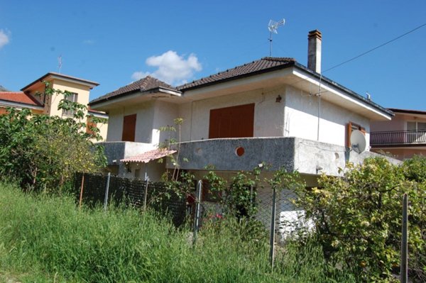 casa indipendente in vendita a Fondi in zona Querce