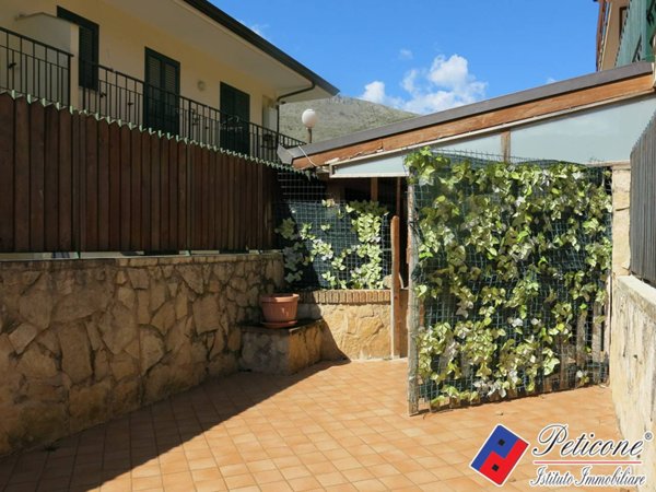 casa indipendente in vendita a Fondi in zona Querce